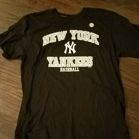 black yankees t shirt